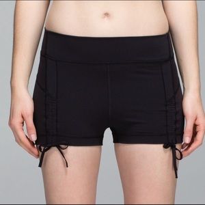 Lululemon Liberty Short-Black. EUC. Sz 2